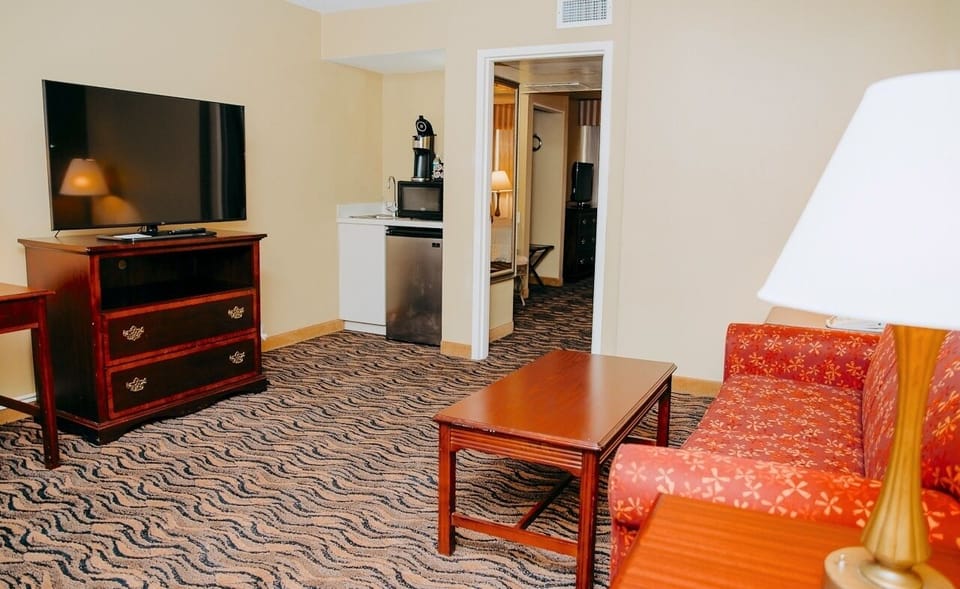 Suite, 1 Bedroom | Hypo-allergenic bedding, blackout drapes, iron/ironing board, free WiFi