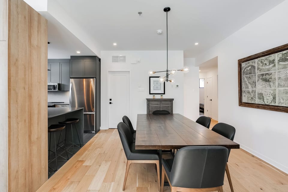 Deluxe Apartment, Patio, Garden View | Dining room