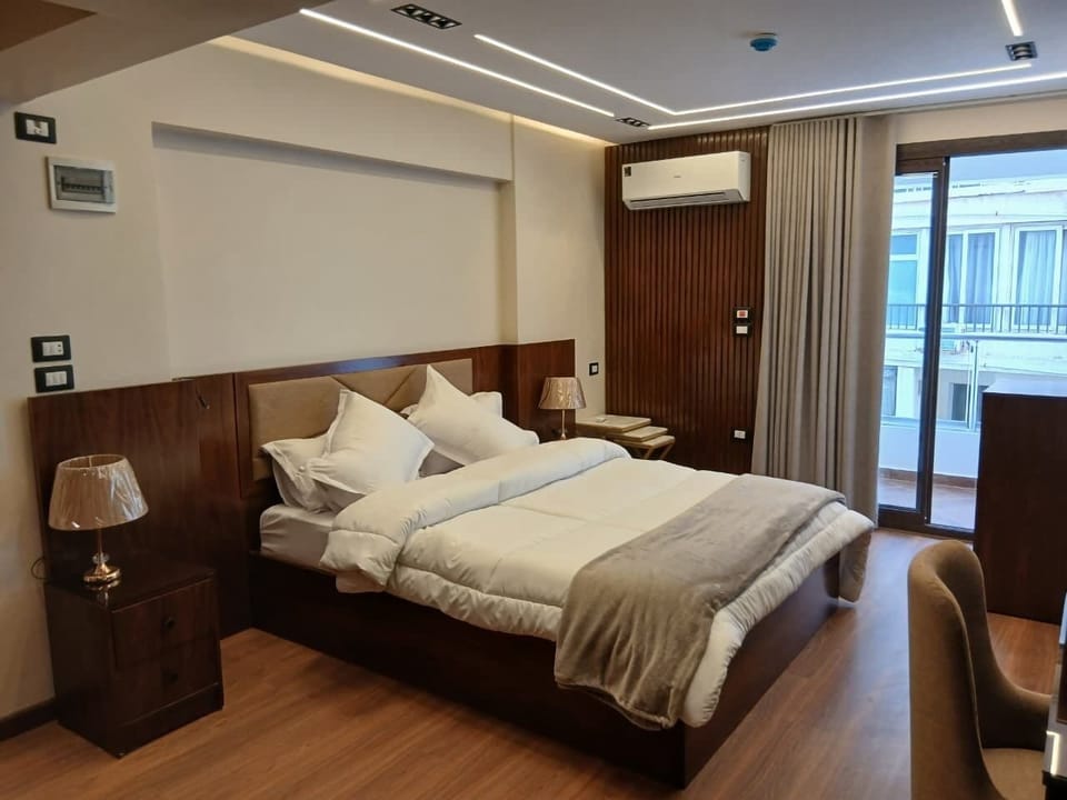 Standard Studio, Sea View | Free minibar, desk, laptop workspace, iron/ironing board