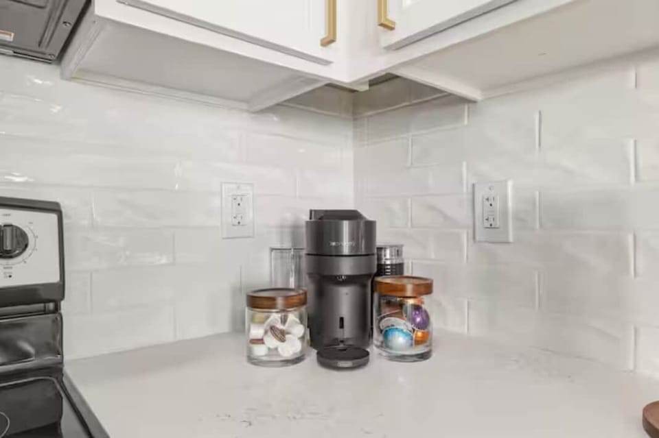 Luxury House, 2 Bedrooms, Non Smoking, Kitchen | Coffee and/or coffee maker