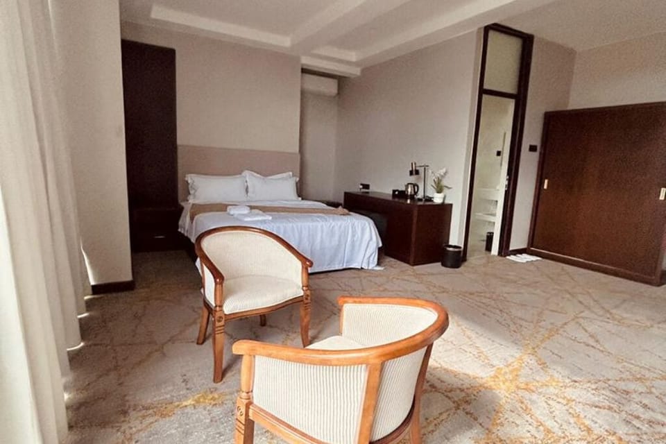 Deluxe Single Room, Balcony, Mountain View | Desk, blackout drapes, soundproofing, iron/ironing board