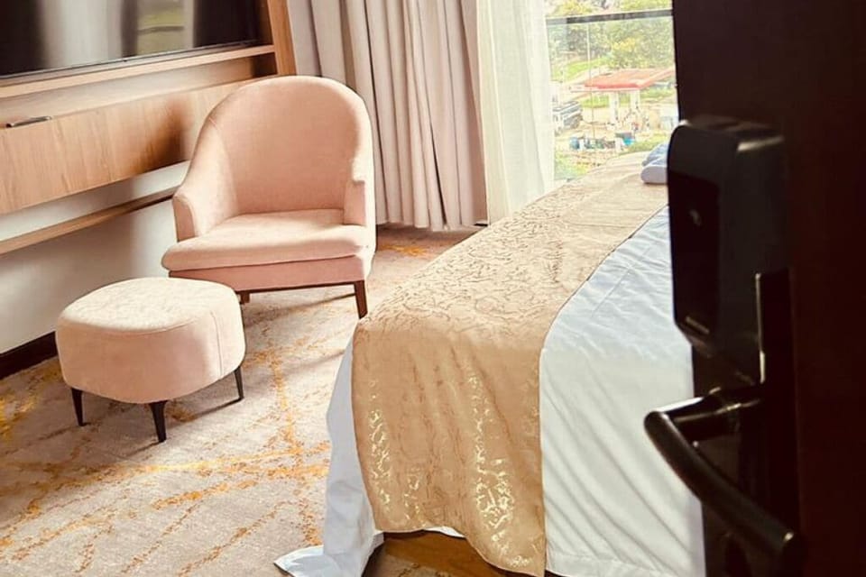 Deluxe Single Room, Balcony, Mountain View | Interior
