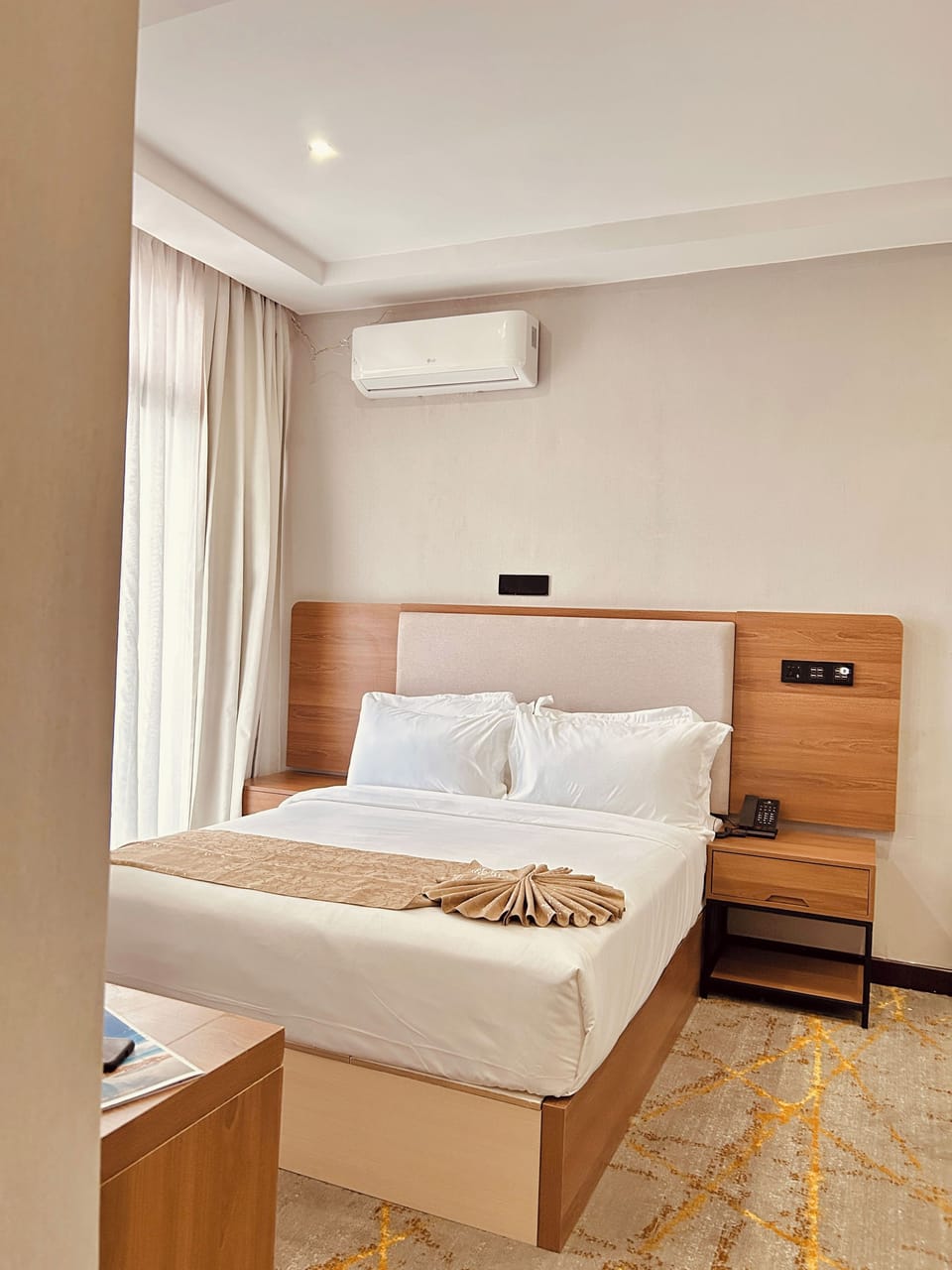Deluxe Single Room, Balcony, Mountain View | Desk, blackout drapes, soundproofing, iron/ironing board
