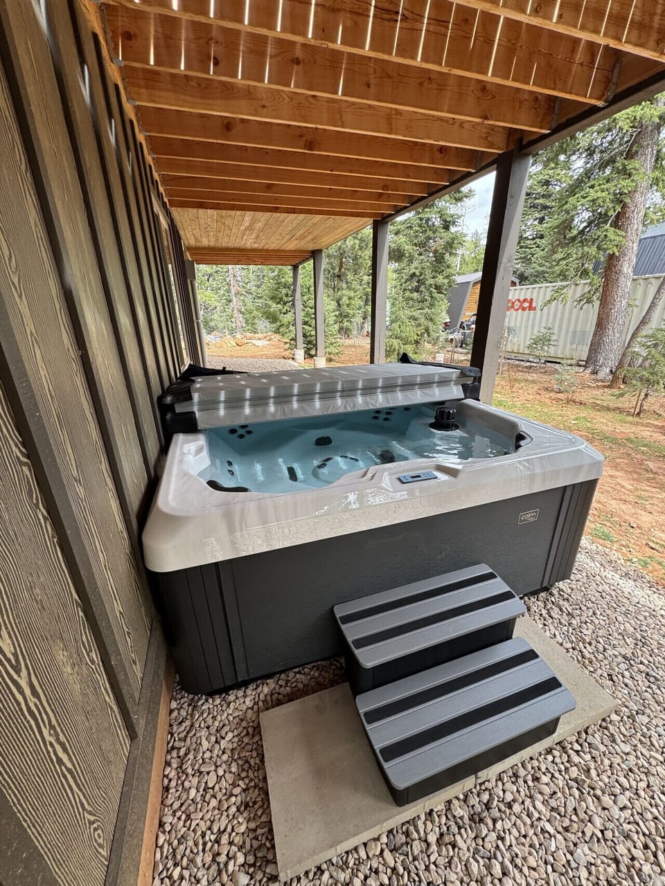 Outdoor spa tub