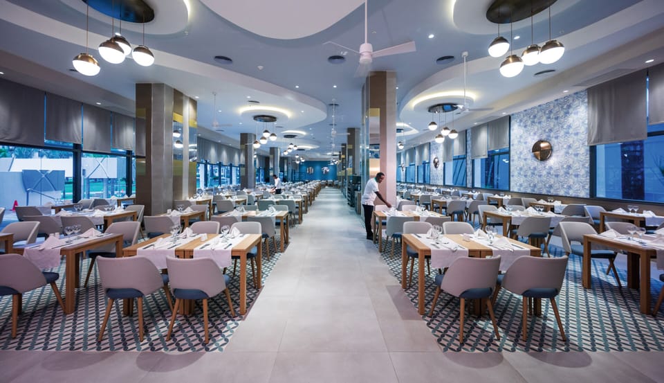 4 restaurants, dinner served
