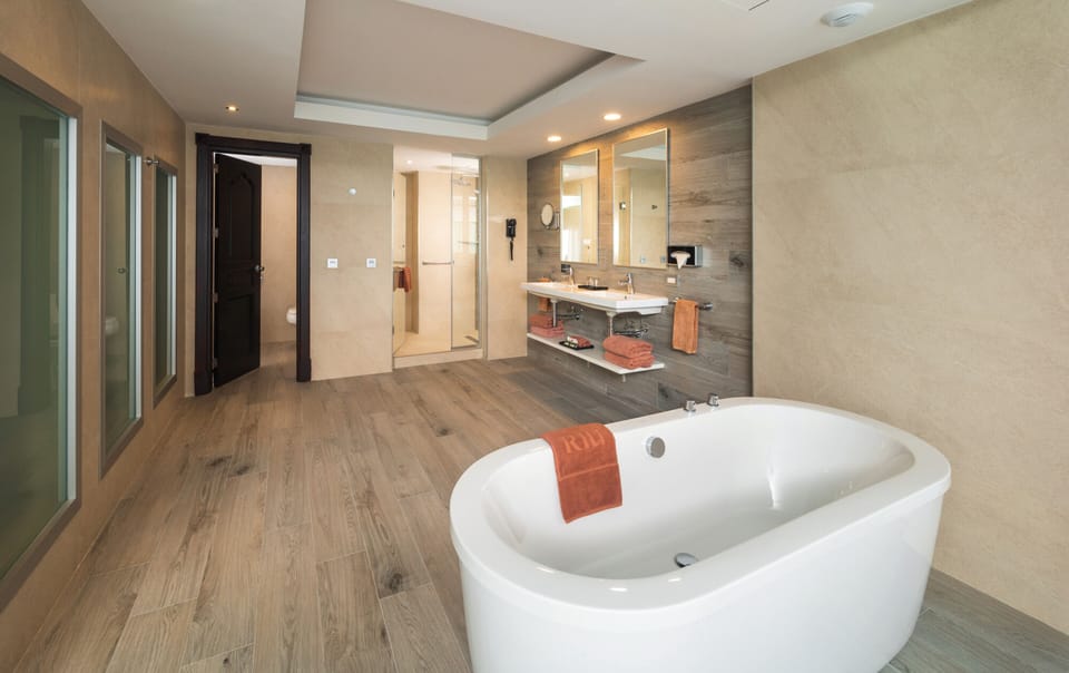 Combined shower/tub, eco-friendly toiletries, hair dryer, towels