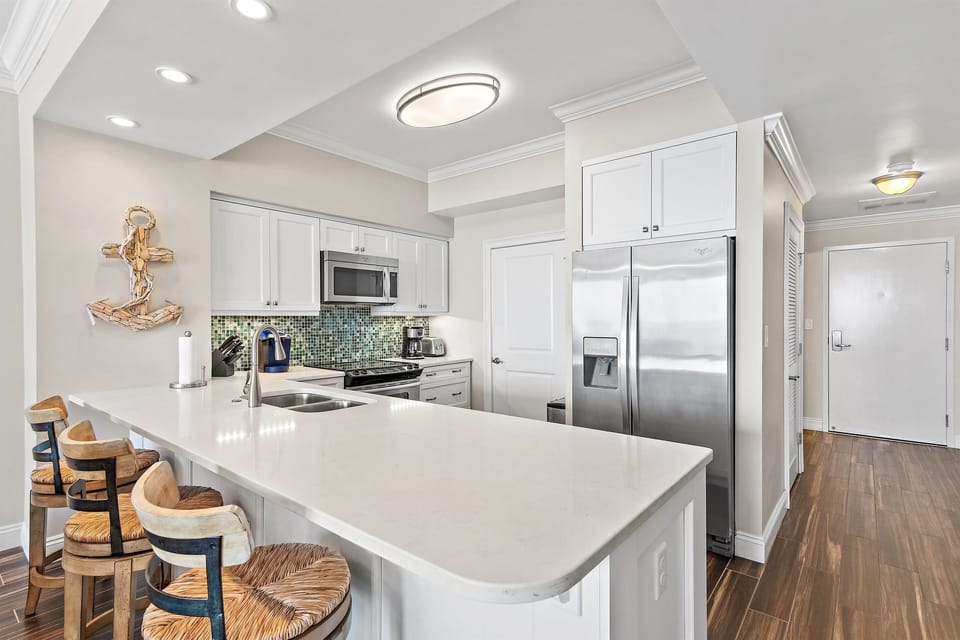 Kitchen with Breakfast Bar