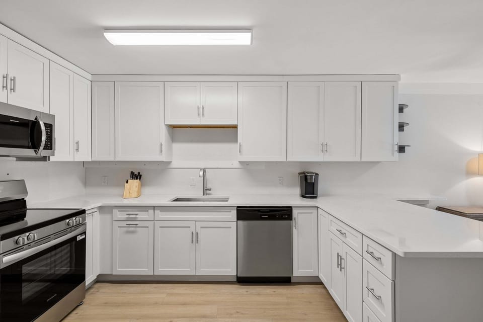 he open-concept layout connects the kitchen, dining, and living areas so everyone can stay part of the action—whether you're cooking, dining, or relaxing together.