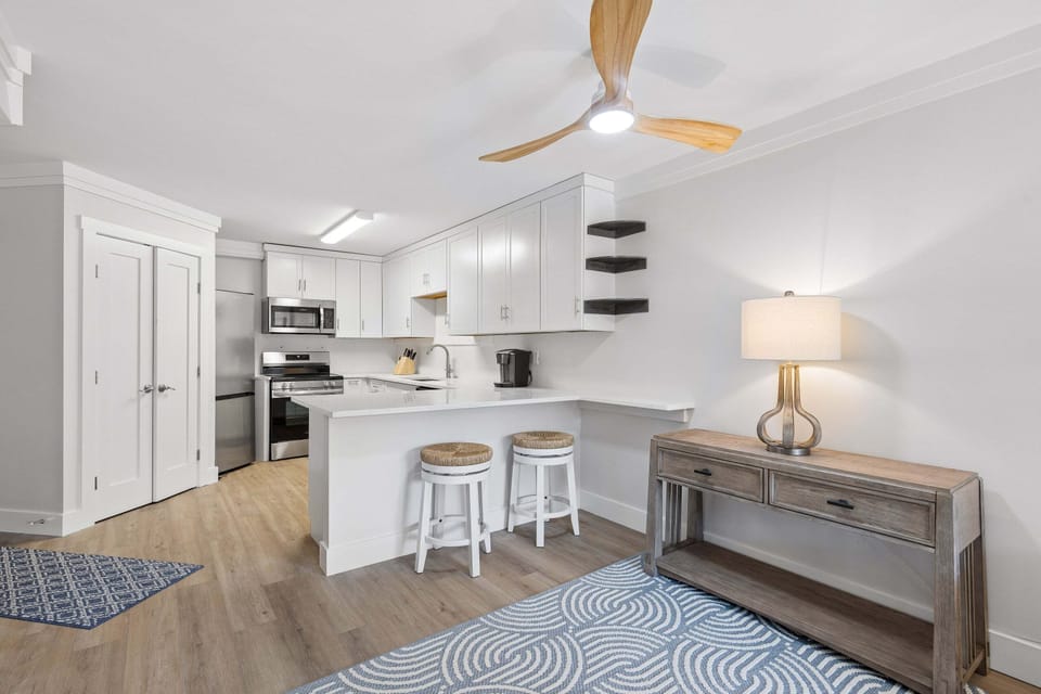 Seating for 2 at the kitchen island