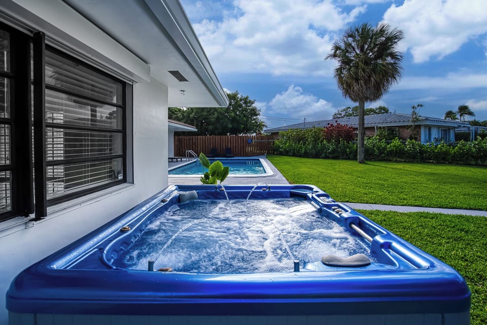 Outdoor spa tub