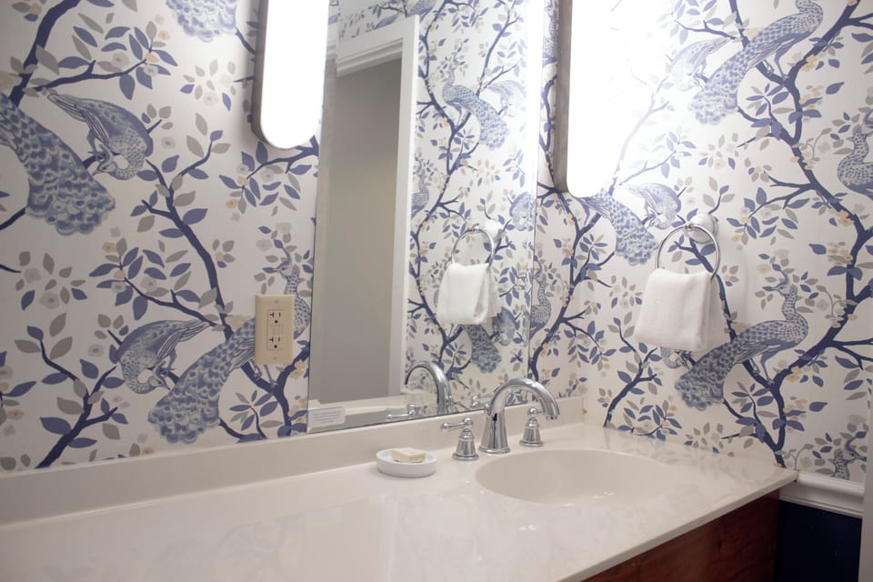 Room, 1 Queen Bed with Sofa bed | Bathroom | Free toiletries, hair dryer, towels, soap