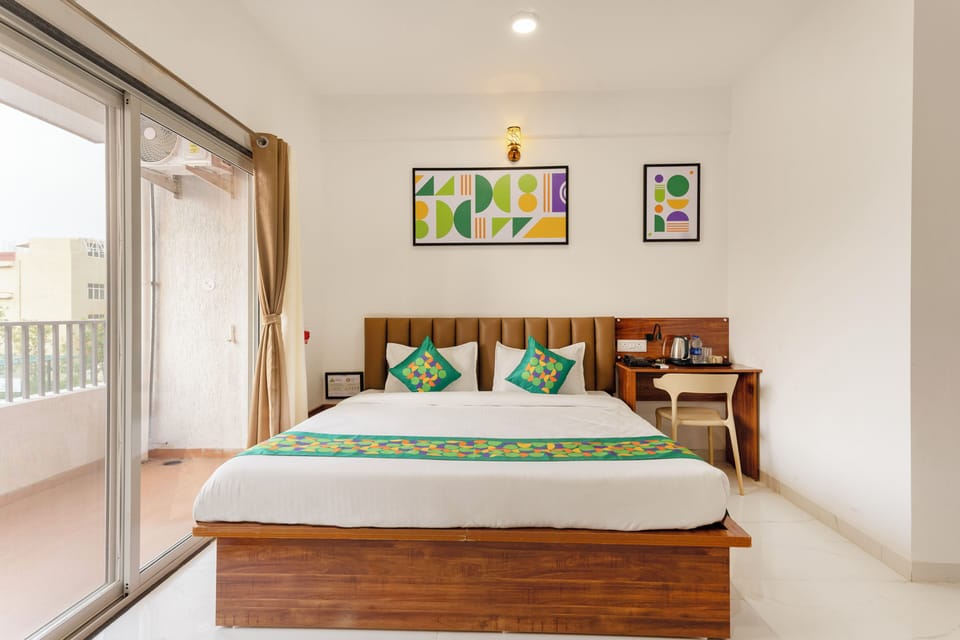 Deluxe Double Room | Iron/ironing board