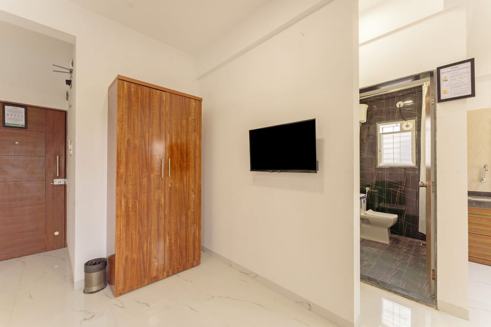 Deluxe Double Room | Iron/ironing board