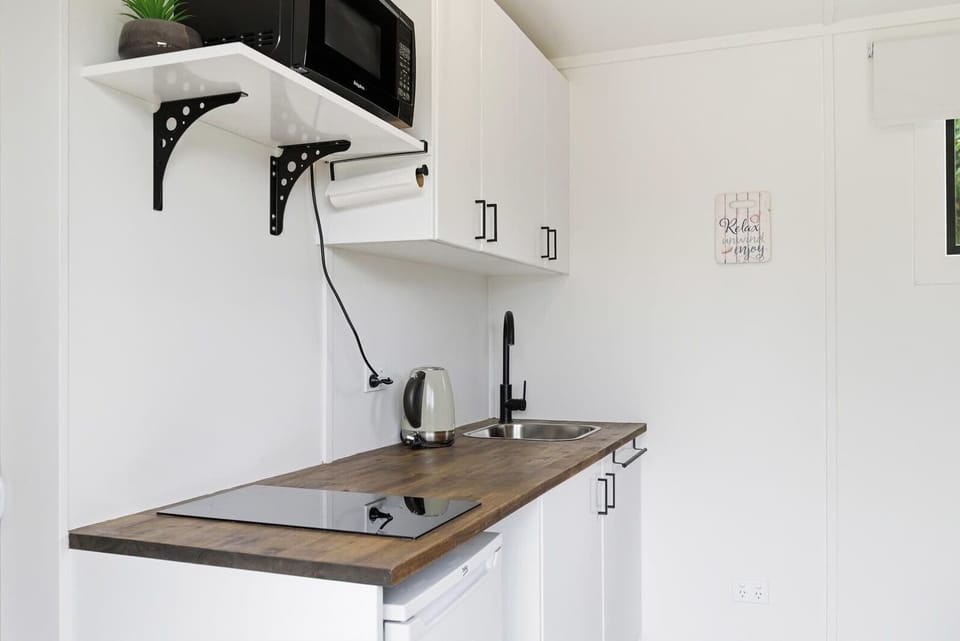 Self-contained kitchenette