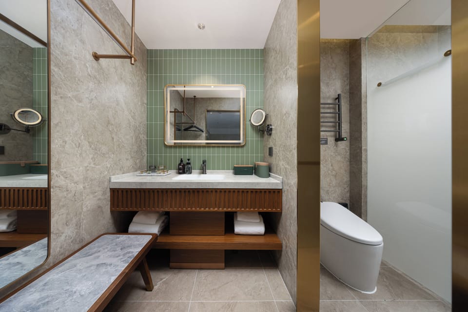 Senior Twin Room | Living area | 55-inch LCD TV with cable channels, pay movies, smart speakers