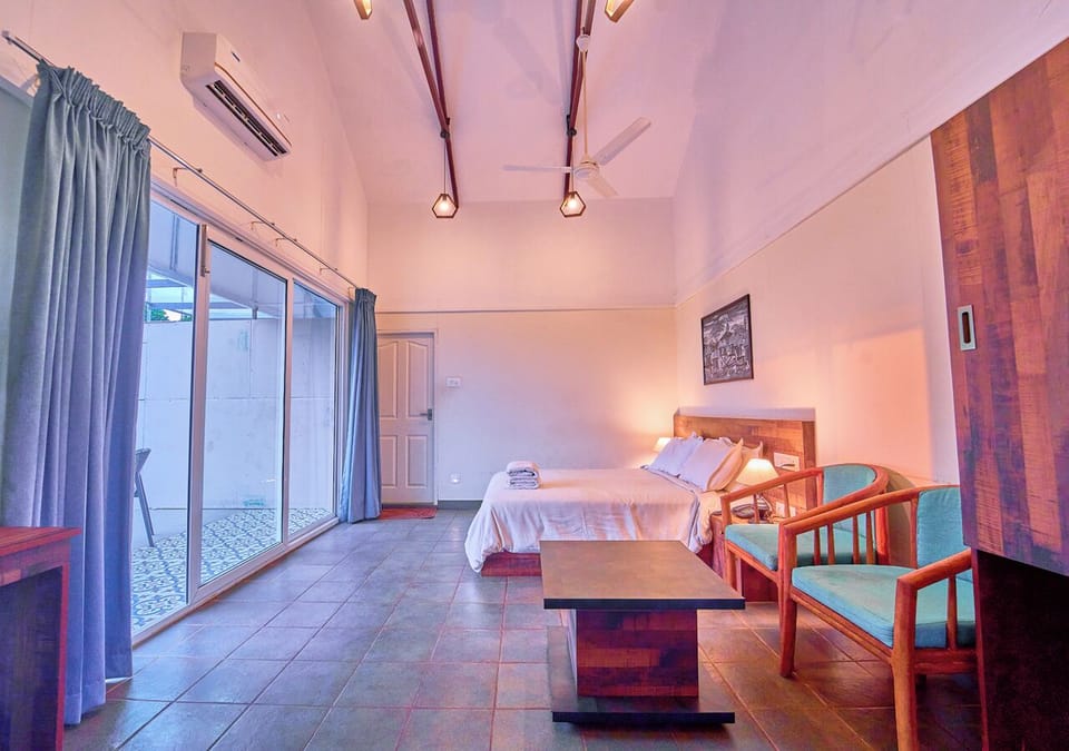 Suite, Balcony, Mountain View | Laptop workspace, WiFi (free), bed sheets