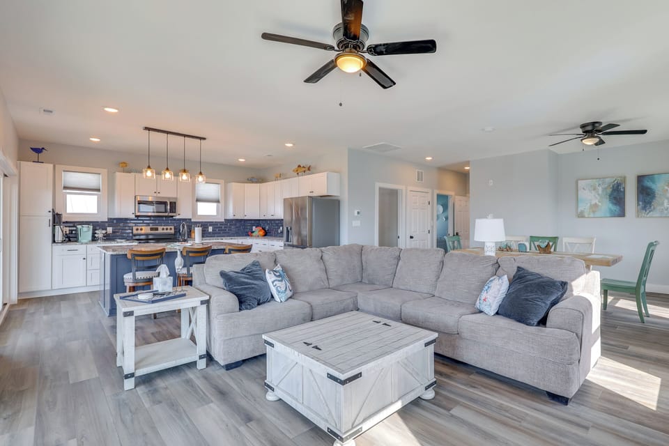 Interior | Open Floor Plan | Free WiFi