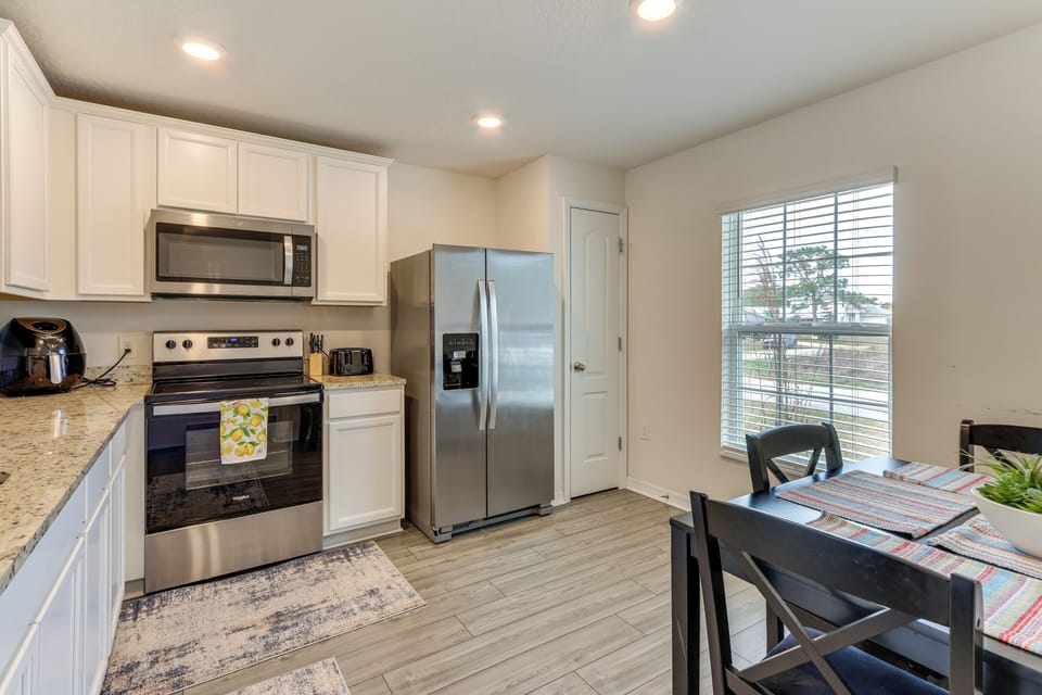 Eat-In Kitchen