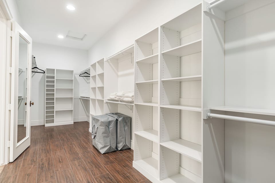 The primary bedroom's ensuite features a shower, jacuzzi tub and a large walk-in closet.