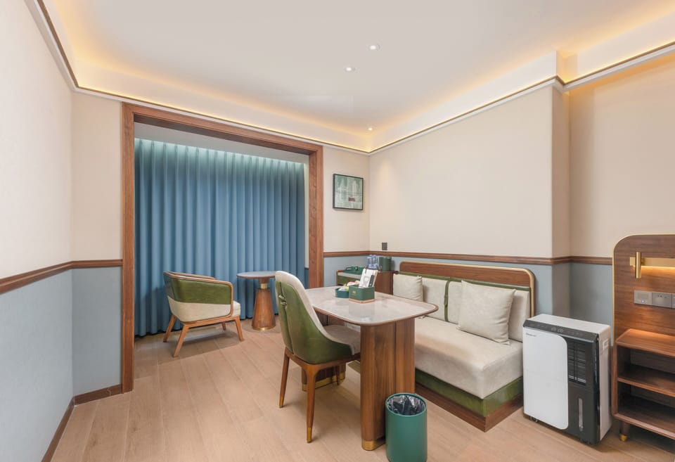 Elegant View King Room | Premium bedding, memory foam beds, minibar (free items), desk