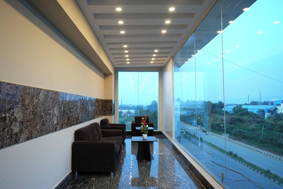 Deluxe Double Room, City View | Interior
