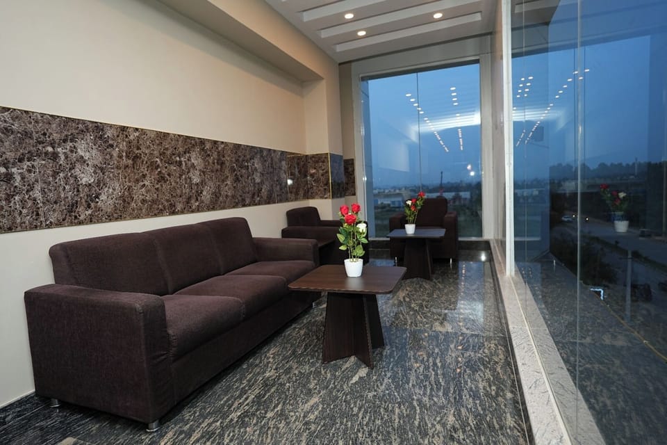 Deluxe Double Room, City View | Interior