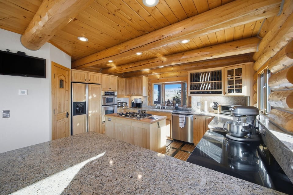 Kitchen (Main Floor)
