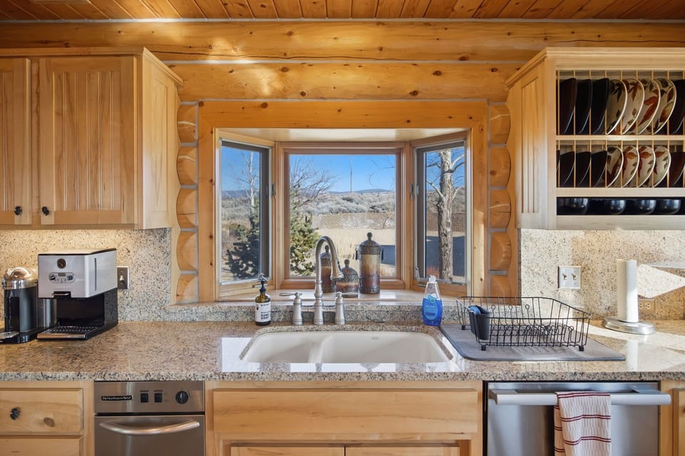 Kitchen (Main Floor)