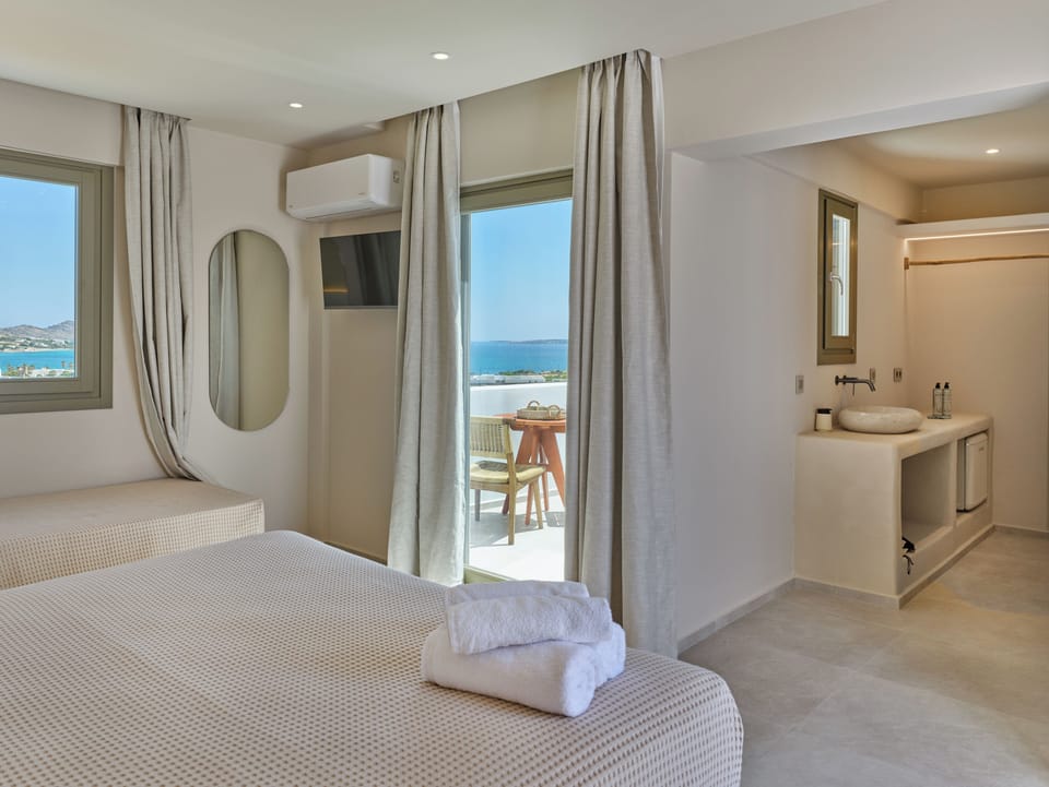 Deluxe Double Room, Balcony, Sea View | Minibar, blackout drapes, WiFi (free)