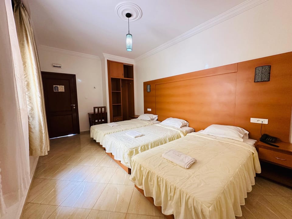 Comfort Triple Room, Courtyard View | Blackout drapes, WiFi (free)