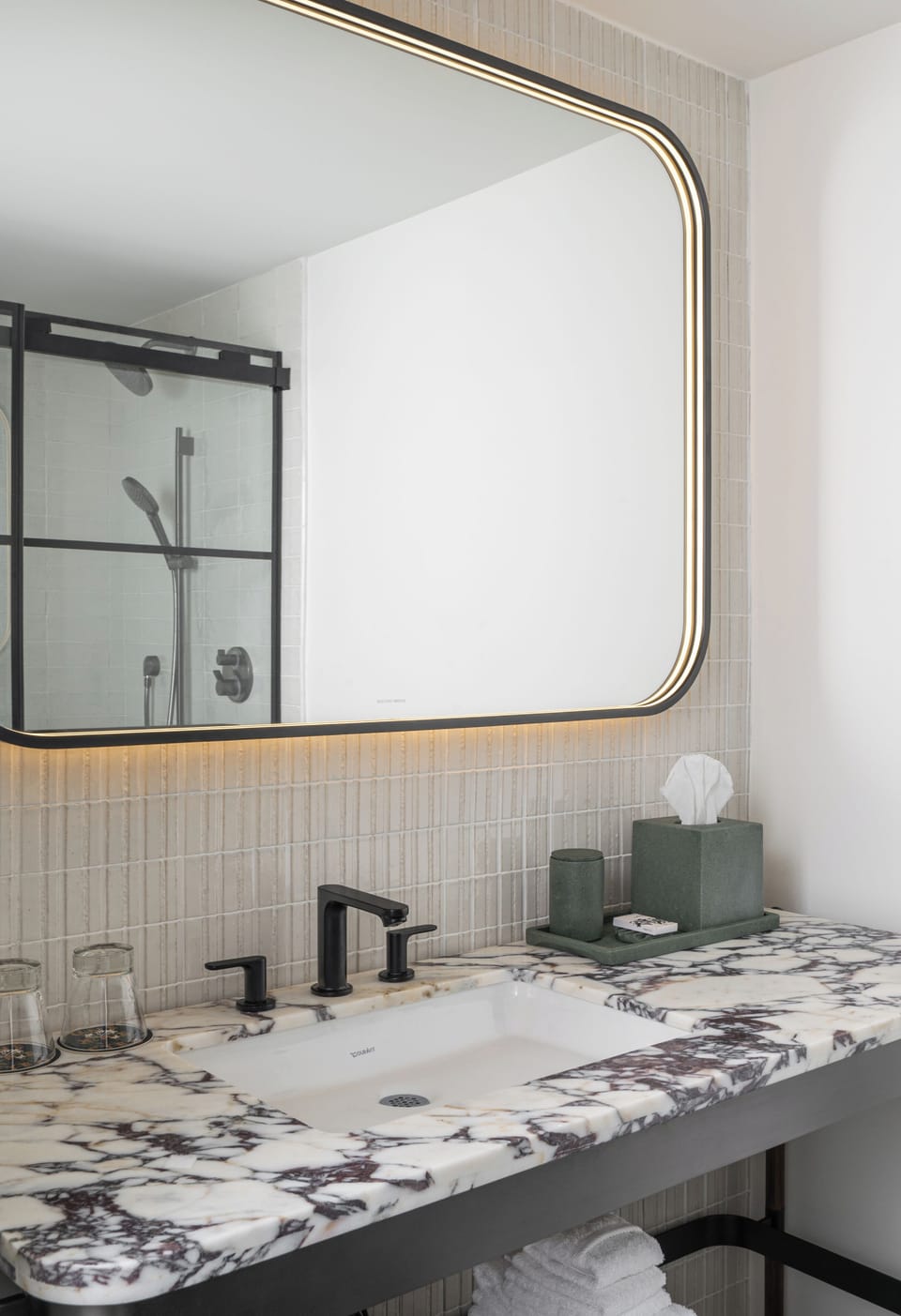 Combined shower/tub, rainfall showerhead, designer toiletries