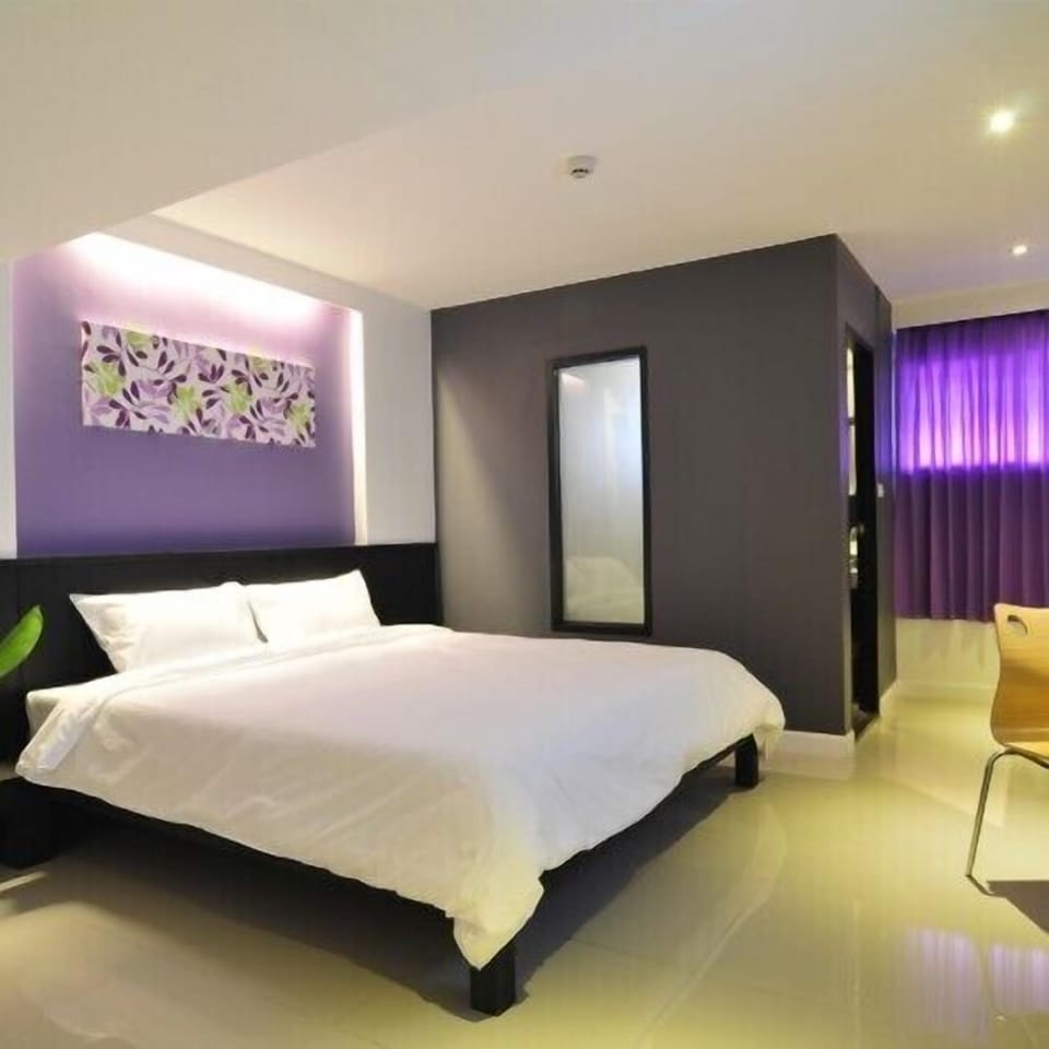 Desk, rollaway beds (surcharge), WiFi (free)