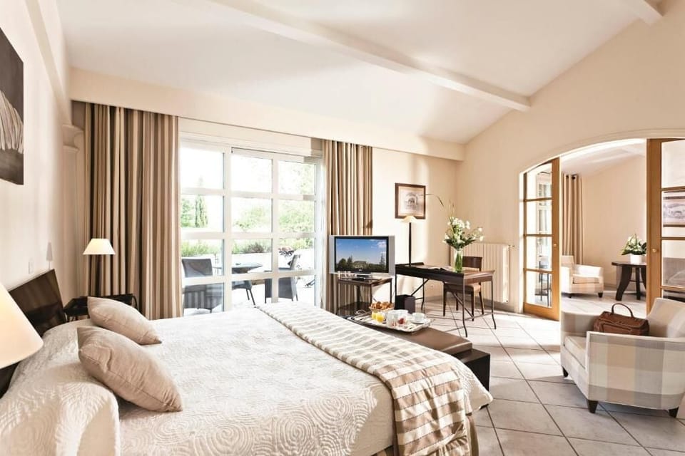 In-room safe, desk, soundproofing, iron/ironing board