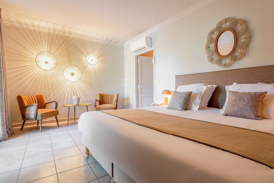 Room | In-room safe, desk, soundproofing, iron/ironing board