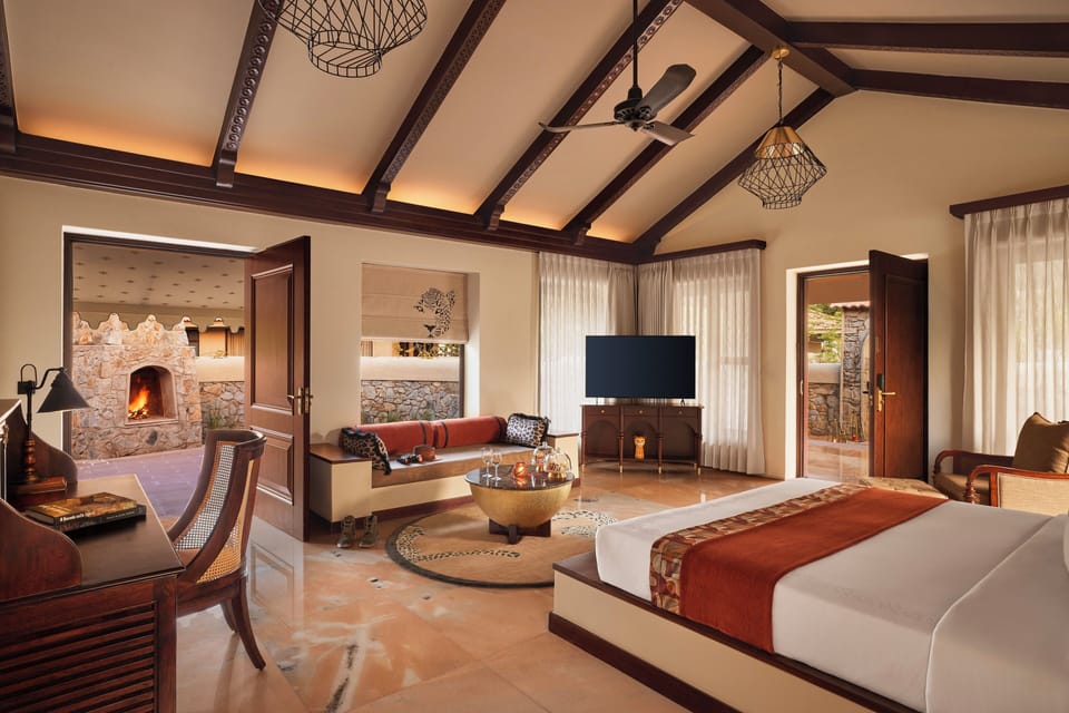 Garden Cottage | In-room safe, desk, laptop workspace, blackout drapes
