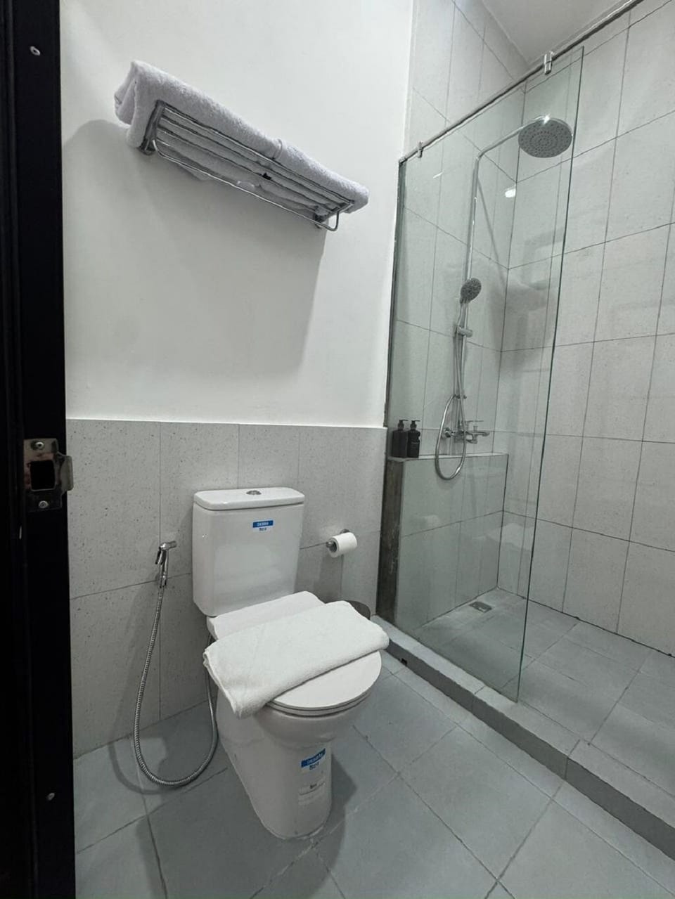 Suite, Balcony | Bathroom | Shower, towels, soap, shampoo