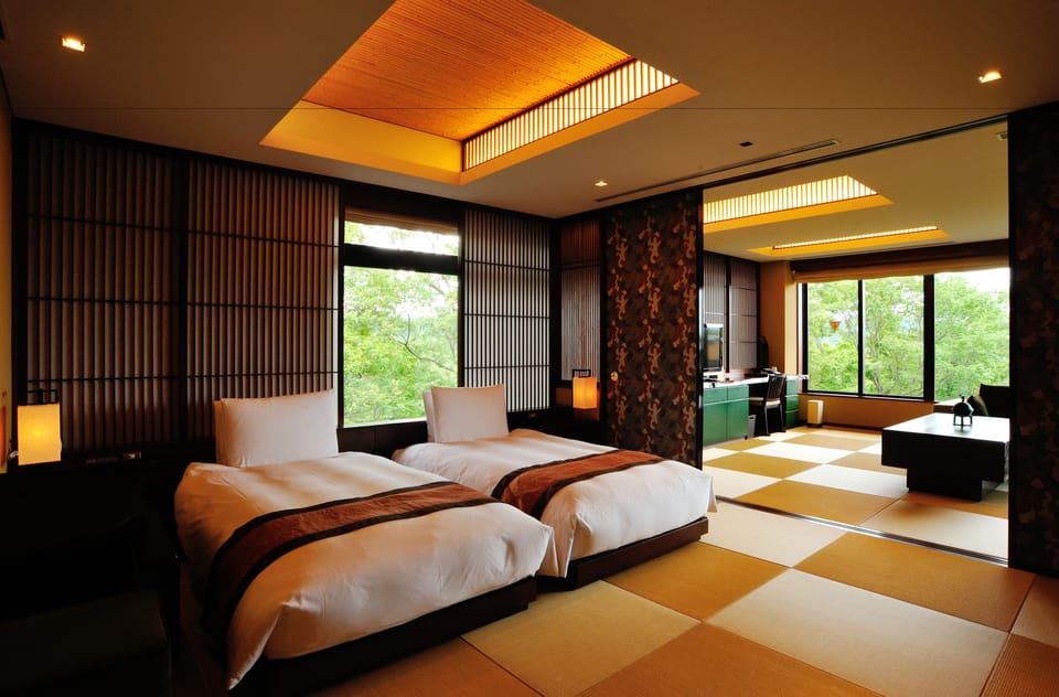 Panorama View Suite, Mountain View | Minibar, in-room safe, desk, soundproofing
