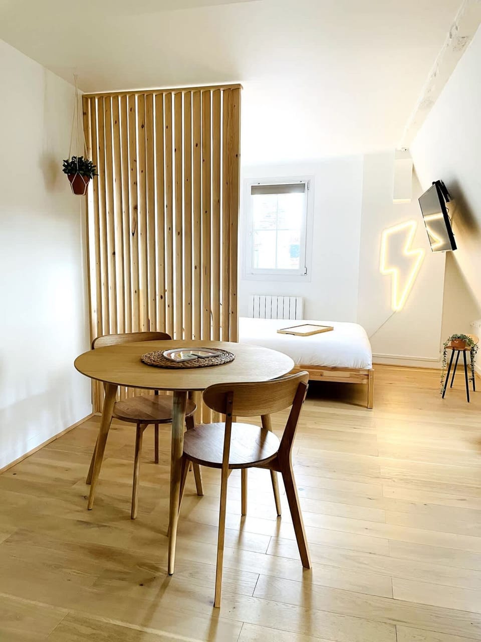 House | 1 bedroom, desk