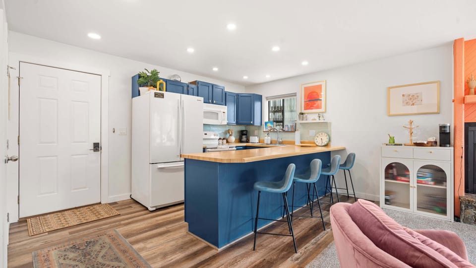 Condo, Multiple Beds, Balcony (Daylight Cove) | Private kitchen