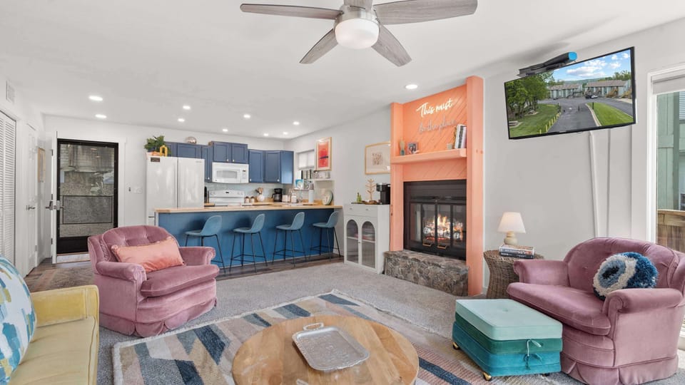 Condo, Multiple Beds, Balcony (Daylight Cove) | Living area