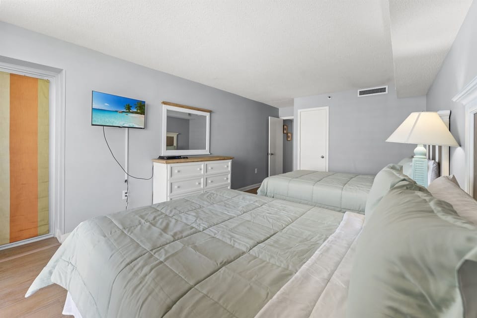 Large 2nd Bedroom with 2 queen beds