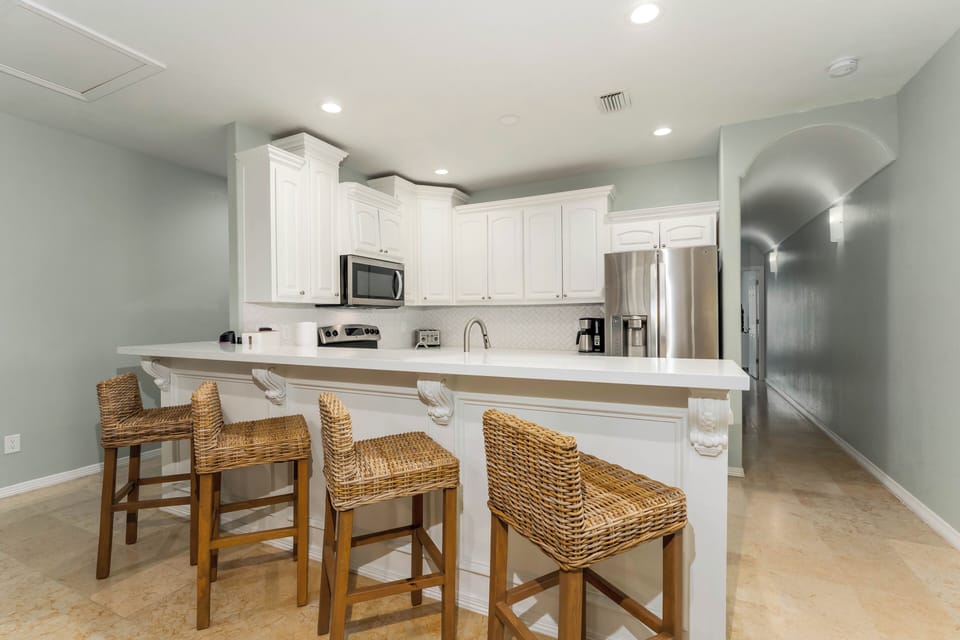 Welcome to a crisp, clean kitchen equipped with everything you need to feed the family!