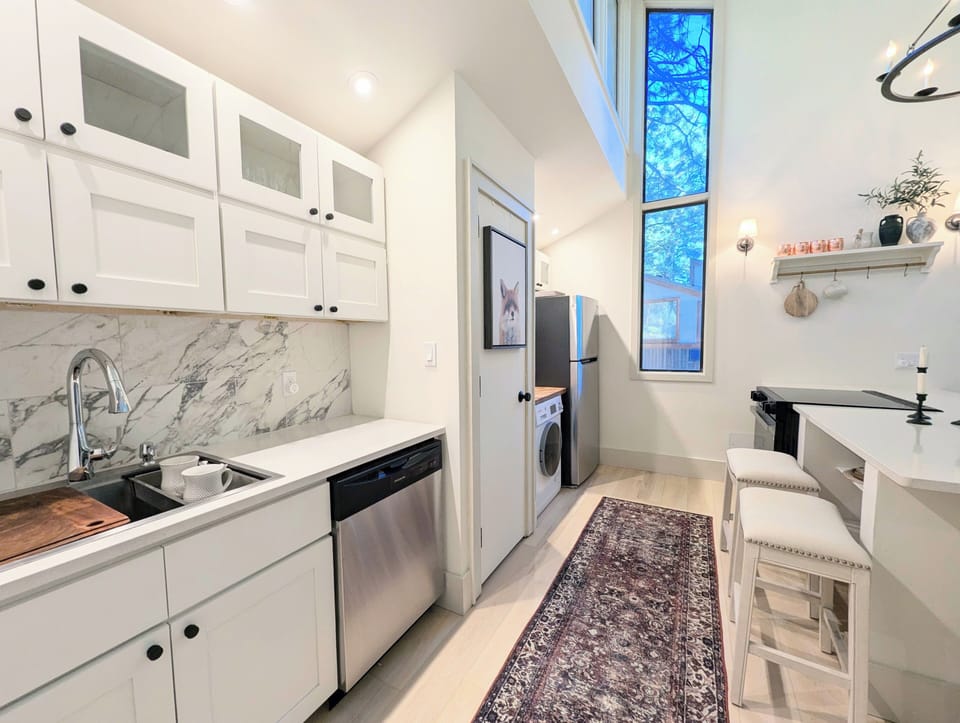 Full Kitchen with Dishwasher
