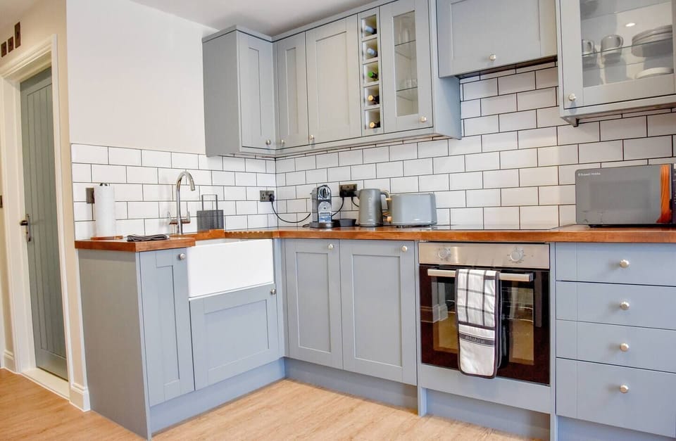 Open plan fully equipped kitchen, living & dining area
