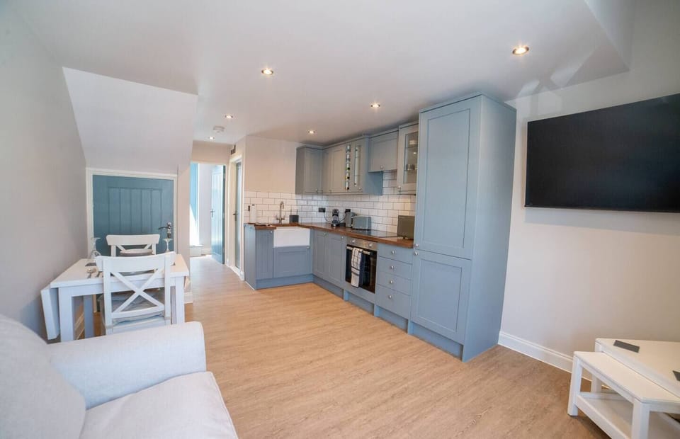 Open plan fully equipped kitchen, living & dining area