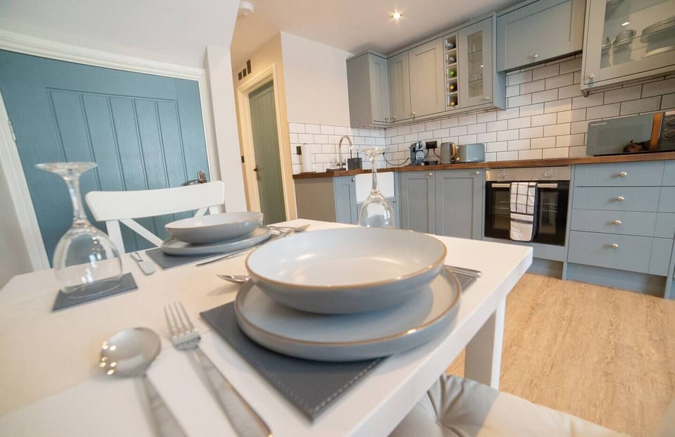 Open plan fully equipped kitchen, living & dining area