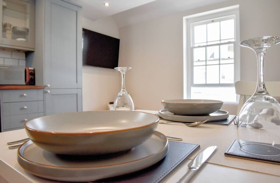 Open plan fully equipped kitchen, living & dining area