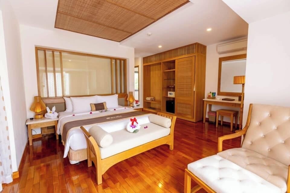 Villa, 3 Bedrooms, Private Pool, Garden View | Minibar, in-room safe, desk, blackout drapes