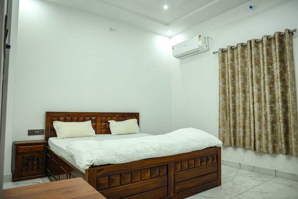 Deluxe Double Room | Free WiFi, bed sheets