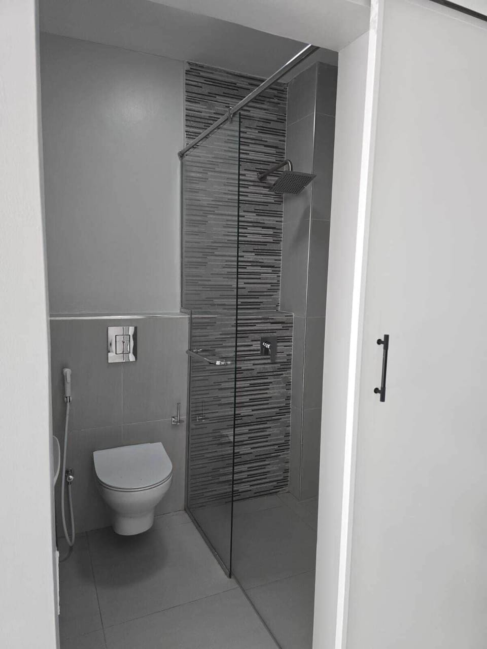 Deluxe Twin Room, Garden View | Bathroom | Shower, free toiletries, towels, soap